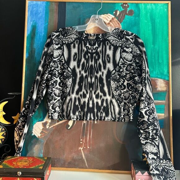 Kardashian Kollection Black and Gray Snake Patterned Long Sleeve Crop Top Large - Picture 9 of 10